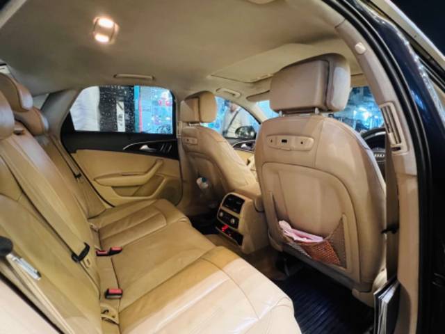 https://images10.gaadi.com/usedgaadi-sellcar/UsedCar/c6cb32ce-4b98-44eb-afa1-0fe63f6a00b1/3a53f1d5-708c-429d-9ec0-3246a22c088f.jpeg?imwidth=6402