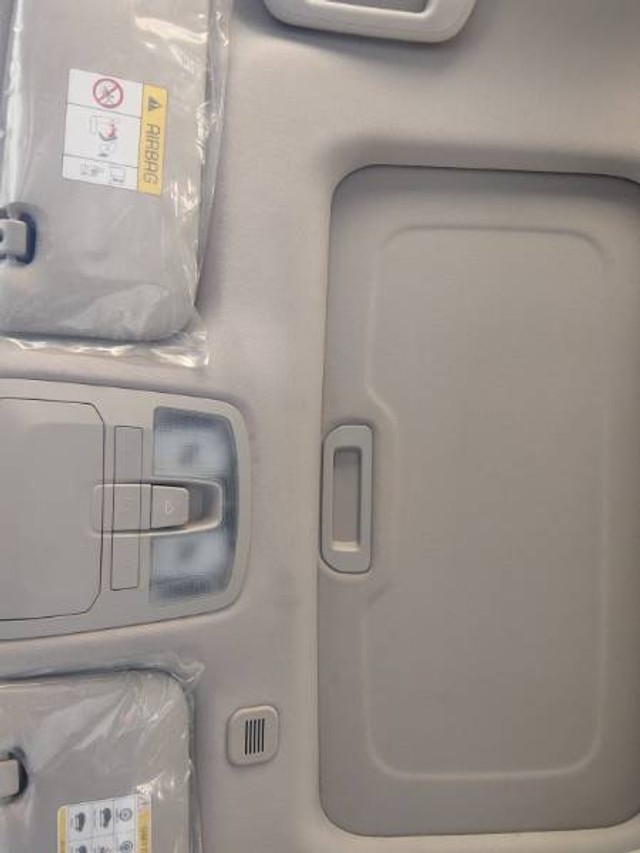 Mahindra XUV400 EV EL Pro 394 kWh - Photo 9