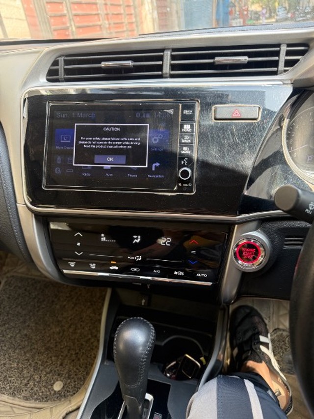 Second-hand 2018 Honda City i-VTEC CVT VX for sale in New Delhi-4
