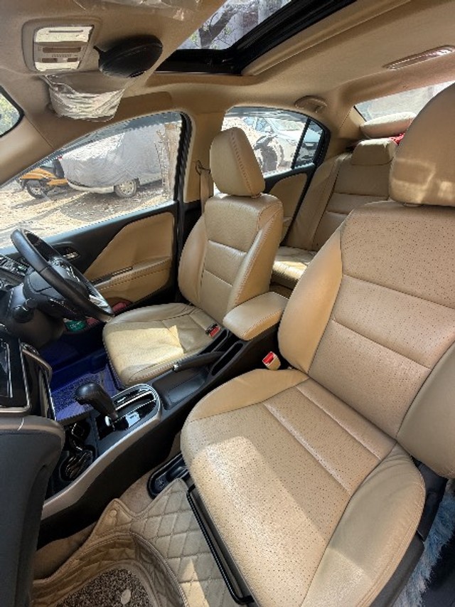 Second-hand 2018 Honda City i-VTEC CVT VX for sale in New Delhi-3