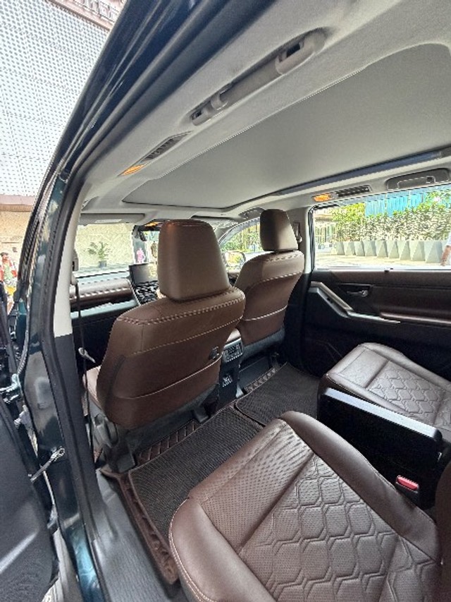 Second-hand 2025 Toyota Innova Hycross ZX Hybrid for sale in Pune-4