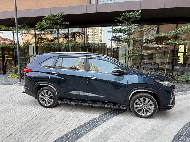 Second-hand 2025 Toyota Innova Hycross ZX Hybrid for sale in Pune-1