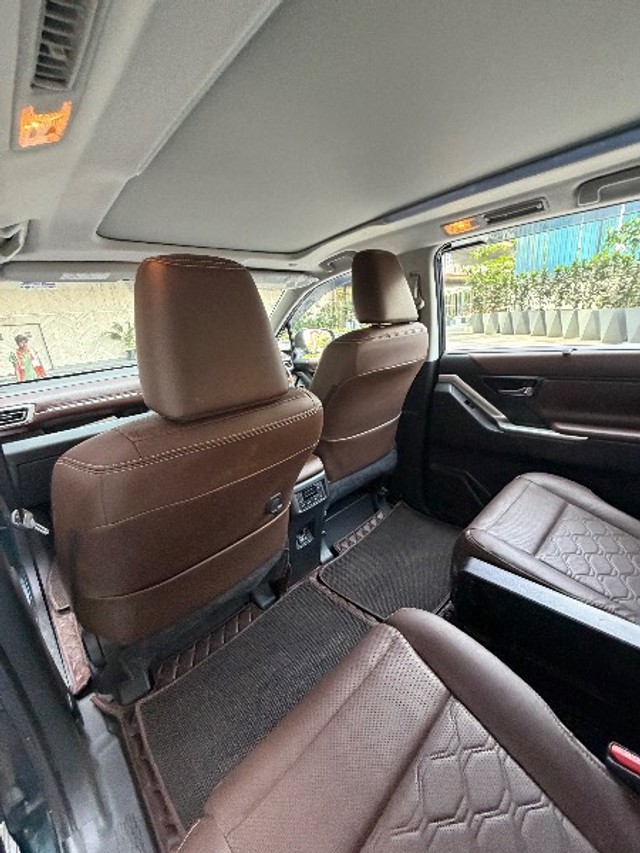 Second-hand 2025 Toyota Innova Hycross ZX Hybrid for sale in Pune-2