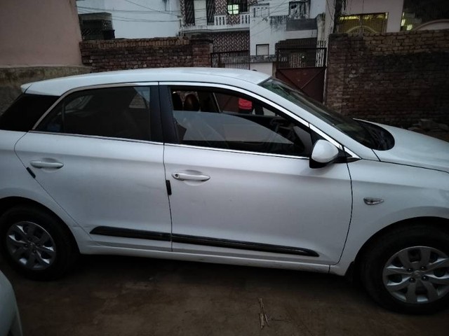 Second-hand 2018 Hyundai i20 1.4 Magna Executive for sale in Hapur-1
