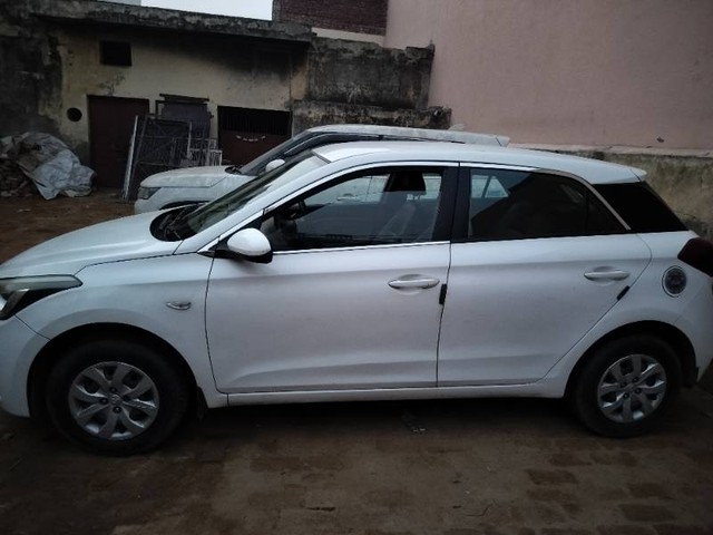 Second-hand 2018 Hyundai i20 1.4 Magna Executive for sale in Hapur-2