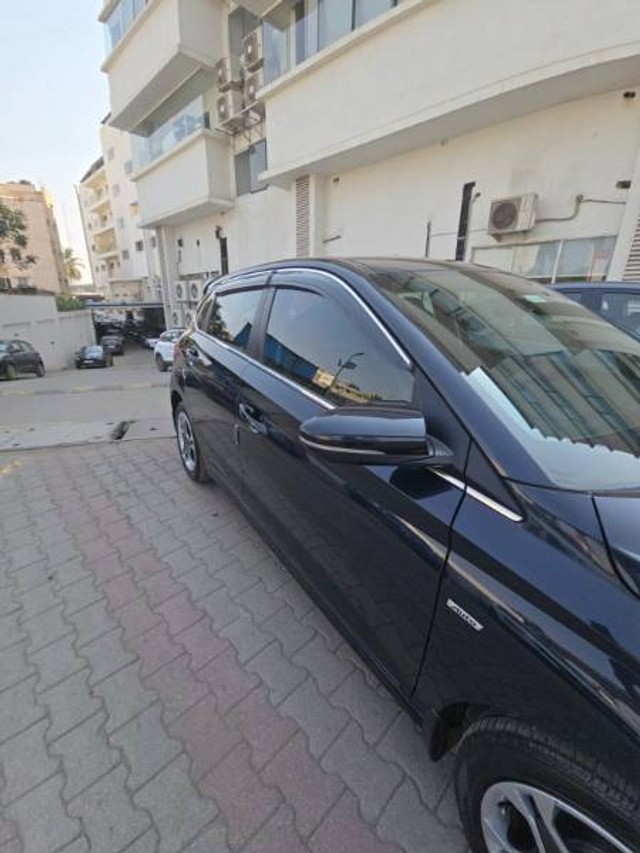 Second-hand 2024 Hyundai i20 Sportz IVT for sale in Bangalore-3