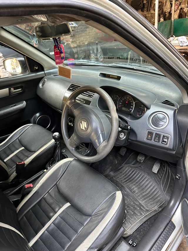 Maruti Suzuki Swift Dzire 1.2 Vxi BSIV Second-hand 2011 Maruti Suzuki Swift Dzire 1.2 Vxi BSIV for sale in Meerut