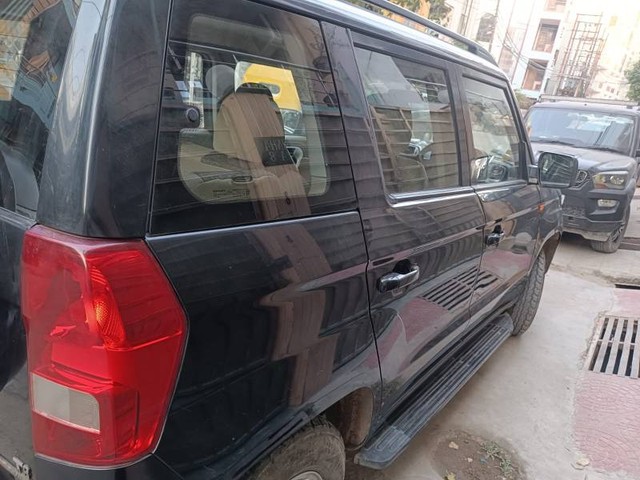 Second-hand 2017 Mahindra TUV 300 mHAWK100 T8 AMT for sale in Noida-2