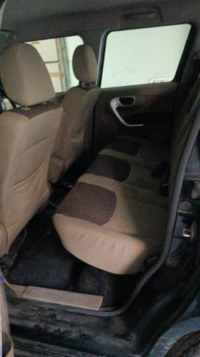Second-hand 2017 Mahindra TUV 300 mHAWK100 T8 AMT for sale in Noida-4