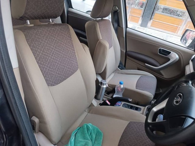 Second-hand 2017 Mahindra TUV 300 mHAWK100 T8 AMT for sale in Noida-8