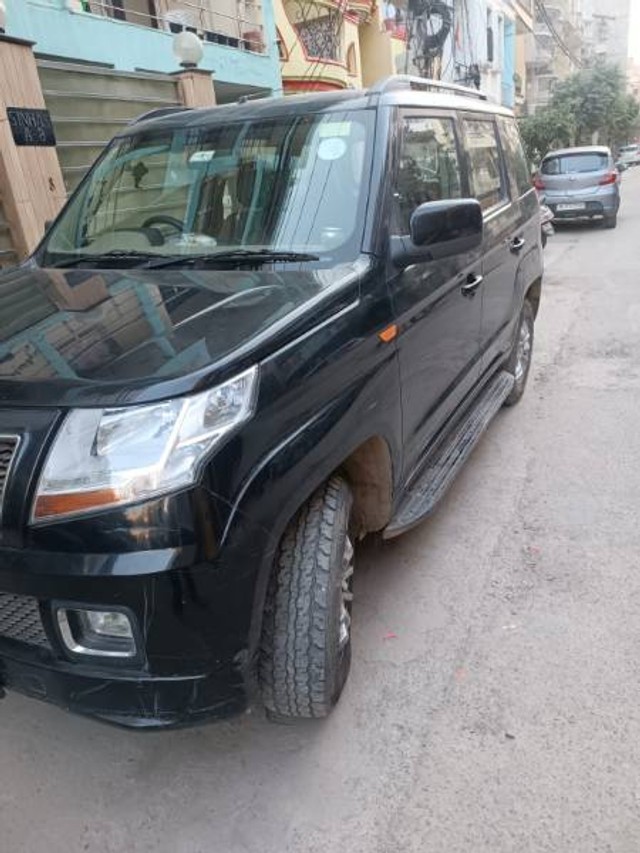 Second-hand 2017 Mahindra TUV 300 mHAWK100 T8 AMT for sale in Noida-1