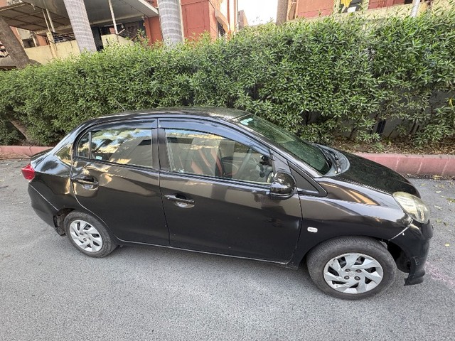 Second-hand 2015 Honda Amaze E i-Dtech for sale in Surat-1