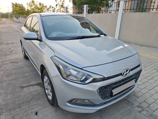 Hyundai i20 Sportz 1.2 Second-hand 2014 Hyundai i20 Sportz 1.2 for sale in Rajkot-0