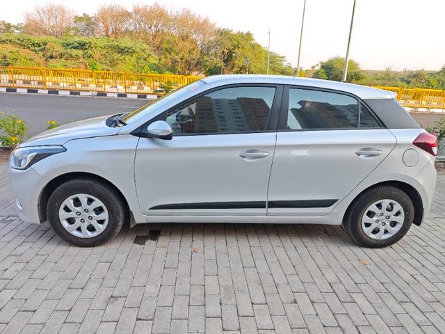 Hyundai i20 Sportz 1.2 Second-hand 2014 Hyundai i20 Sportz 1.2 for sale in Rajkot-3