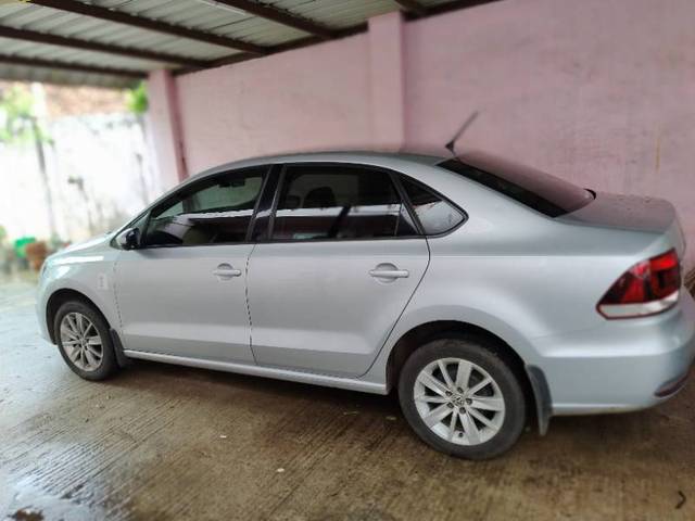 https://images10.gaadi.com/usedgaadi-sellcar/UsedCar/c7284f1d-57ae-418b-b059-569d400cb338/0576f84d-3c66-4344-96f9-5caecc2115d8.jpg?imwidth=6402