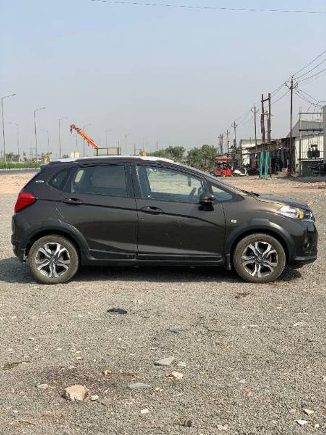 https://images10.gaadi.com/usedgaadi-sellcar/UsedCar/c73fa886-96e7-4c69-851c-643104ea5cf6/0df03ad2-4f82-4802-91f2-098c41af2ae8.jpeg?imwidth=6401