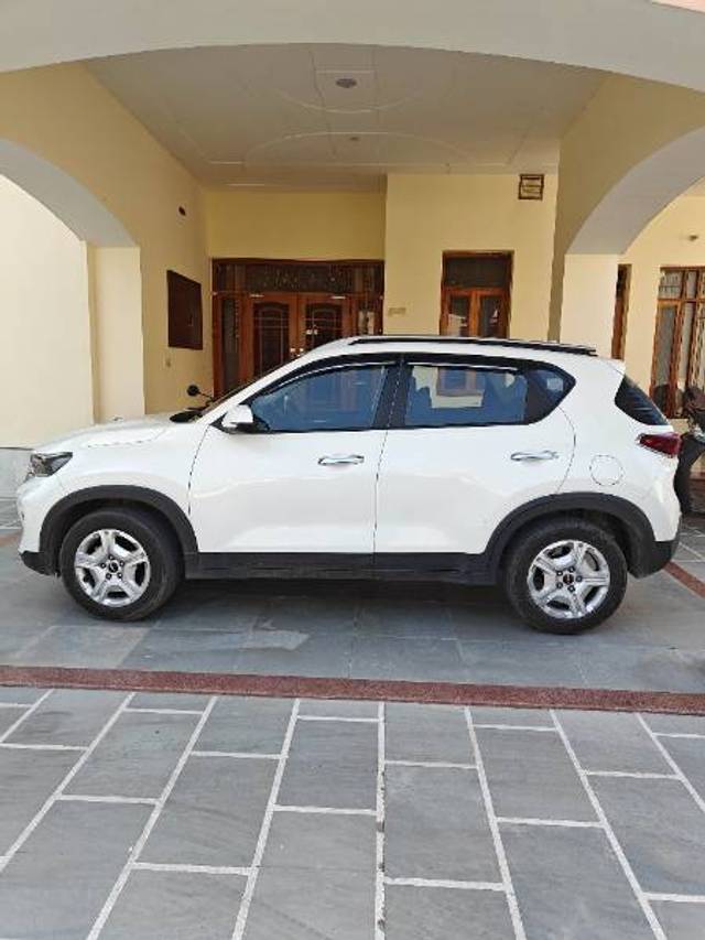 https://images10.gaadi.com/usedgaadi-sellcar/UsedCar/c782fc5b-4565-4864-b180-a69f0a5062d4/4e6d57e9-5024-4c09-aeec-b351d47792ad.jpg?imwidth=6402