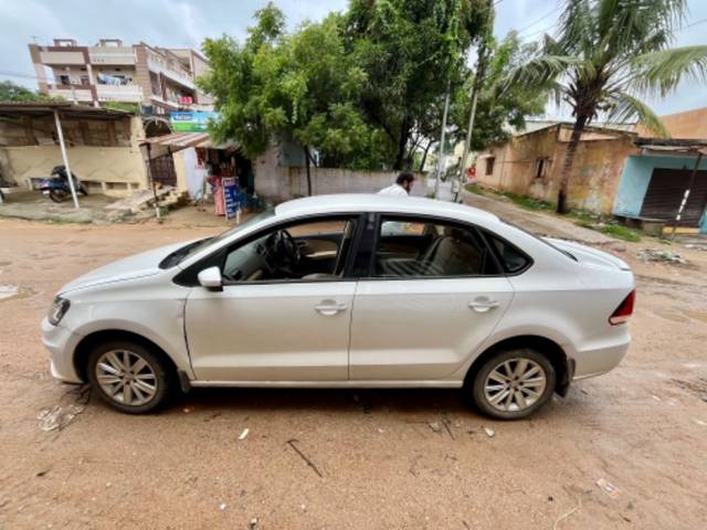 https://images10.gaadi.com/usedgaadi-sellcar/UsedCar/c7953add-9631-414e-bc3d-1671ff36d51b/d1c00f5a-117d-4bda-992e-e92e5945801d.jpeg?imwidth=6400