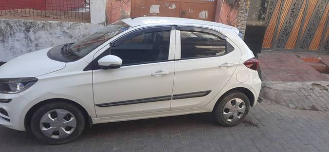 https://images10.gaadi.com/usedgaadi-sellcar/UsedCar/c79e4d7d-2822-4771-a25d-35909750b018/a502f432-8aac-4f9d-a218-3dc183cd54ad.jpg?imwidth=6401