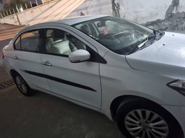 https://images10.gaadi.com/usedgaadi-sellcar/UsedCar/c7c7480b-85cd-4893-b5fd-d575a3dc84d6/1c5edaa0-5580-403f-a8b9-414d5e77843e.jpg?imwidth=6401