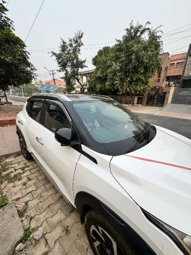 https://images10.gaadi.com/usedgaadi-sellcar/UsedCar/c84fee8e-af36-4cf1-96dd-137a747c2924/47b9aa6e-47c7-4411-97ab-65efc124f92e.jpg?imwidth=6402