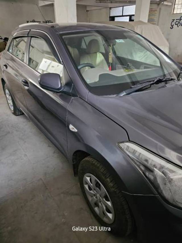 https://images10.gaadi.com/usedgaadi-sellcar/UsedCar/c87e736a-4aed-4be1-b0bd-071e07c456e3/bec2a5a6-4922-4d02-993a-d0646bb5fecb.jpg?imwidth=6401