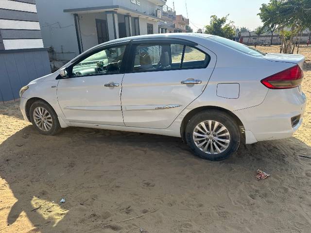 https://images10.gaadi.com/usedgaadi-sellcar/UsedCar/c8a7ae0e-085a-4b75-a156-cc9cc620f37e/5b439c3f-22d0-4139-b604-02bec68e9684.jpeg?imwidth=6402