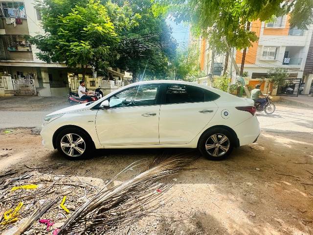 https://images10.gaadi.com/usedgaadi-sellcar/UsedCar/c903f52b-f151-477d-b6ed-25f6222e9477/383169ab-c36d-418b-8462-427419caa519.jpg?imwidth=6402