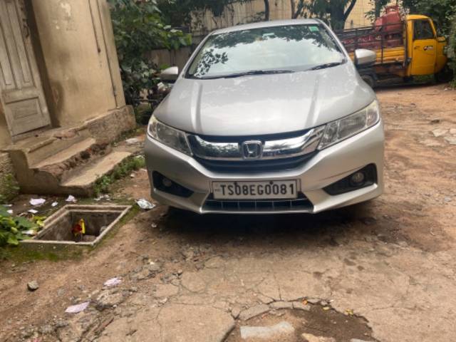 https://images10.gaadi.com/usedgaadi-sellcar/UsedCar/c91d25e6-b655-43be-9b4c-26b961a71256/ea27cdd2-660e-484e-8806-47c1b18c8c38.jpg?imwidth=6400