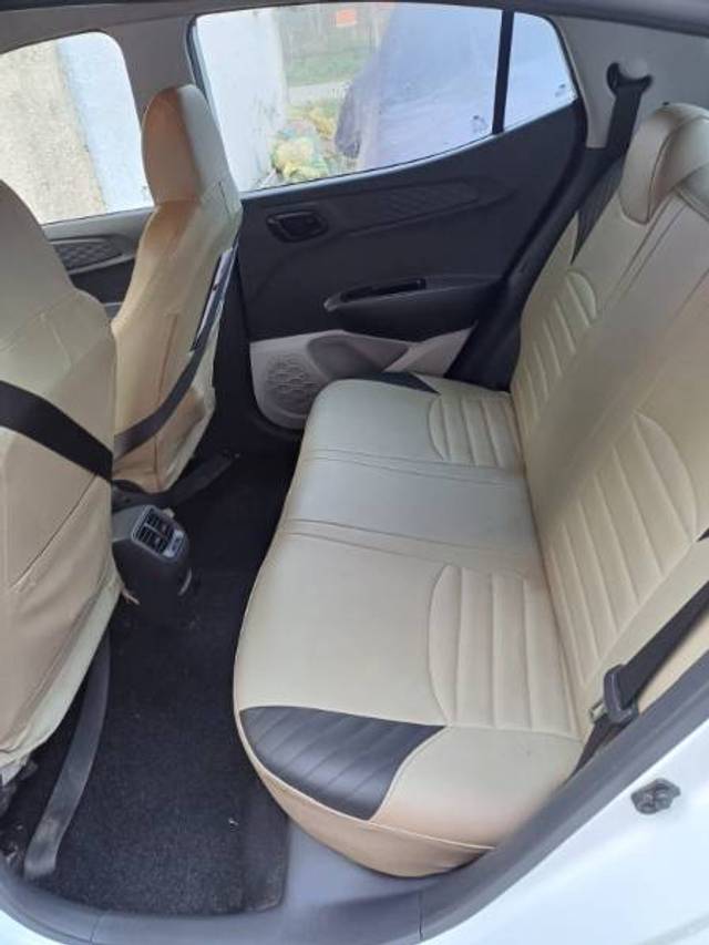 https://images10.gaadi.com/usedgaadi-sellcar/UsedCar/c91d3f81-9149-4804-852e-dbf52f6cb935/aac12986-5147-4125-9410-05bb3c2a8e23.jpg?imwidth=6402