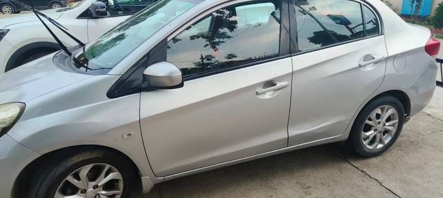 https://images10.gaadi.com/usedgaadi-sellcar/UsedCar/c96557ff-e932-4486-9969-3a256a671bb8/efcac219-9f96-4edc-8c22-06eaaad0d549.jpg?imwidth=6400