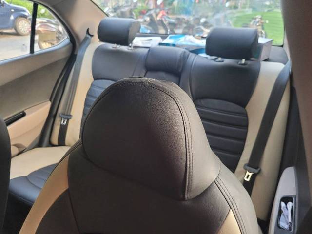https://images10.gaadi.com/usedgaadi-sellcar/UsedCar/c98415ed-60be-47f6-95fc-3e561b1315ff/1ab76d40-81b1-4891-aa9b-03b0f9c0b633.jpg?imwidth=6402
