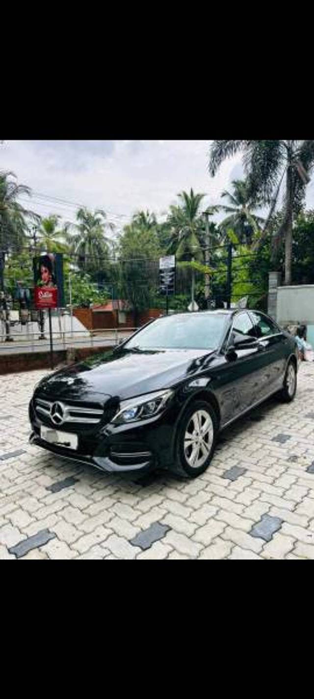 https://images10.gaadi.com/usedgaadi-sellcar/UsedCar/c9c77f34-9935-415d-a333-f742c0e18e26/5fc2f0e3-ad3b-4bf8-bd97-d931843c945e.jpeg?imwidth=6402