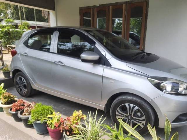 https://images10.gaadi.com/usedgaadi-sellcar/UsedCar/c9cdfa5c-c3f6-42af-9a52-7b0fa25b4406/2e983b6c-e2d1-4b36-a81d-7ebd6917dfd1.jpg?imwidth=6400