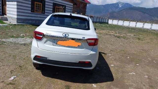https://images10.gaadi.com/usedgaadi-sellcar/UsedCar/ca43cd36-e665-4bb4-afd4-0c690a674c63/7c2230ca-4432-4119-8097-9cbc15f8de91.jpg?imwidth=6401