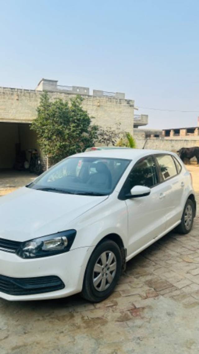 https://images10.gaadi.com/usedgaadi-sellcar/UsedCar/ca453eb2-02a9-4ce4-bf41-c5af291696f8/ea8f95dd-59cb-451a-a8b3-c5487803af98.jpeg?imwidth=6402