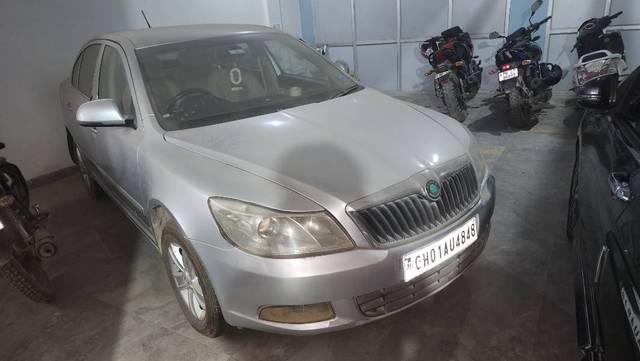 https://images10.gaadi.com/usedgaadi-sellcar/UsedCar/ca567afb-ba53-4541-ade2-bab828562bbf/1a66cffb-b069-423f-a57c-63b601ac08d9.jpeg?imwidth=6400