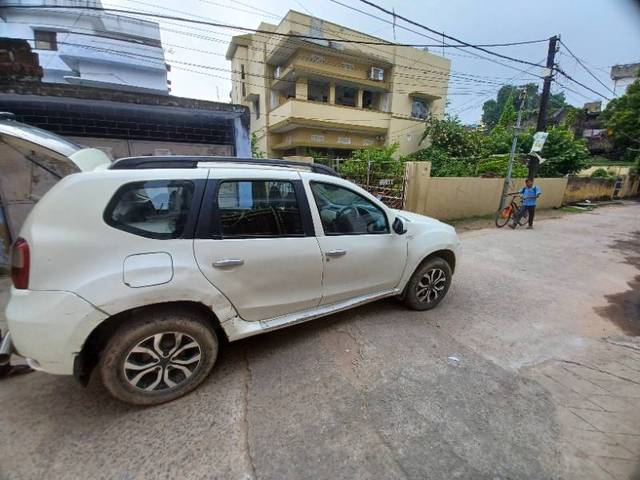 https://images10.gaadi.com/usedgaadi-sellcar/UsedCar/ca7639fa-8275-4a0b-8901-cc1a8cc3f6b5/65b3840c-25bd-48ec-965a-87ce6c4cebd2.jpg?imwidth=6401