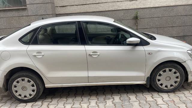 https://images10.gaadi.com/usedgaadi-sellcar/UsedCar/ca7f32fc-3940-4062-8bd7-2aa872873f4e/f1e40d49-a432-4cd1-b924-a28d2fe5d6d1.jpg?imwidth=6401