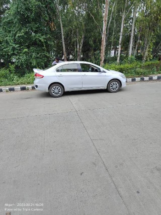 https://images10.gaadi.com/usedgaadi-sellcar/UsedCar/ca8e3ce9-250c-46d7-bd02-6956bece7626/9b3f0160-9f12-4a5b-a450-ef0950354bb8.jpg?imwidth=6400