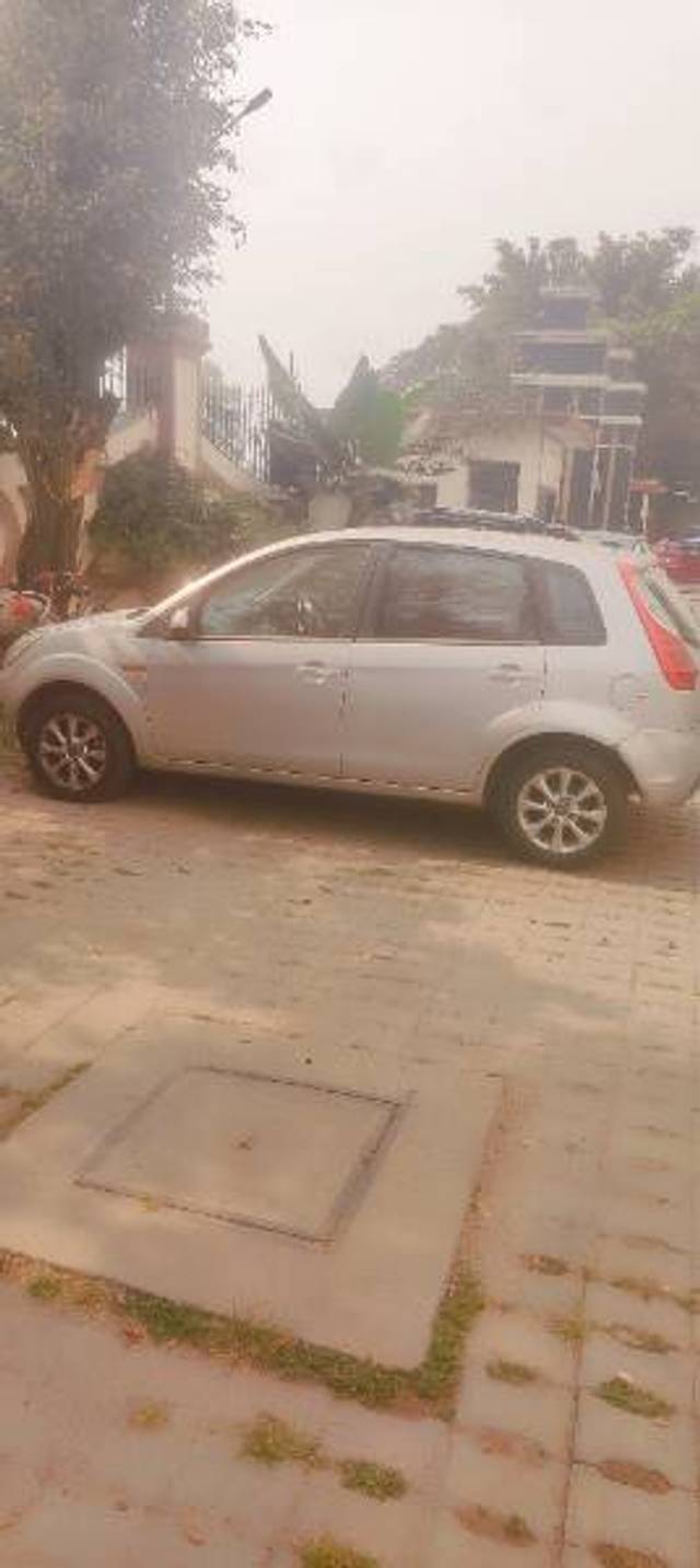 https://images10.gaadi.com/usedgaadi-sellcar/UsedCar/ca9118ee-fd9c-4a09-aeda-456296cbcc85/15a8efdd-0179-412b-93b8-93760ae7b263.jpg?imwidth=6402