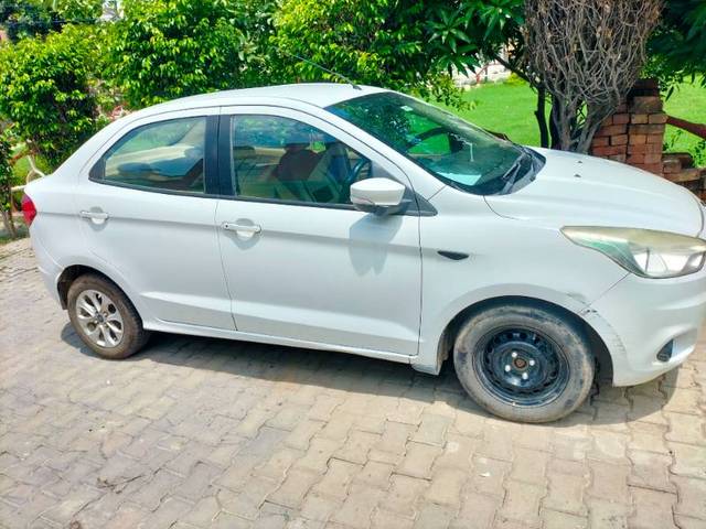 https://images10.gaadi.com/usedgaadi-sellcar/UsedCar/cae29d79-5c21-48b2-9587-1b10ca1713ca/09aa9d60-c64d-467a-8240-09e1fe3f3fa4.jpg?imwidth=6400