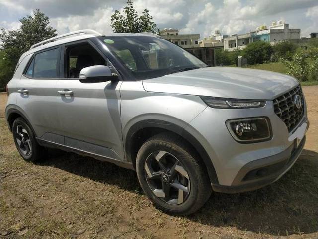 https://images10.gaadi.com/usedgaadi-sellcar/UsedCar/cae536ec-a702-474f-a350-9d8e2152382f/b18d7547-5775-4fe4-9818-ace95c933d6a.jpg?imwidth=6400