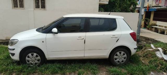 https://images10.gaadi.com/usedgaadi-sellcar/UsedCar/caed9ccc-9280-49e6-8cf5-88446e736ebf/a8da98b7-1841-4928-ba48-031c00c33b3a.jpeg?imwidth=6401