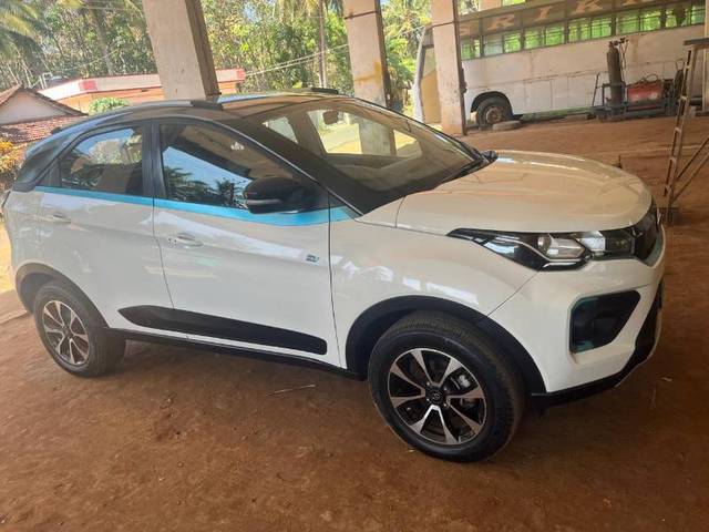 https://images10.gaadi.com/usedgaadi-sellcar/UsedCar/caf28830-5d6b-4bb0-9ae0-656a4d60c316/ca404bec-b1fd-44e8-a02b-0b77a65c9569.jpg?imwidth=6400