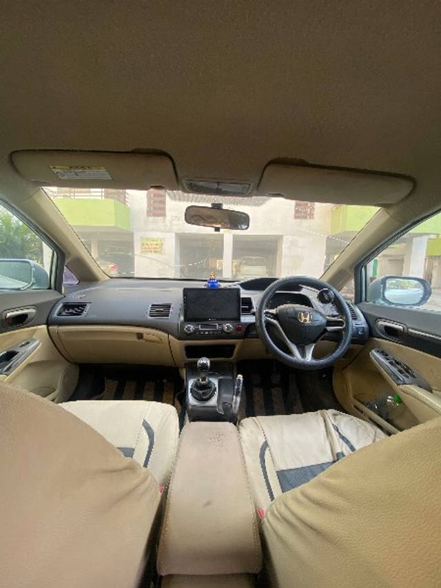 https://images10.gaadi.com/usedgaadi-sellcar/UsedCar/cb120f27-e526-4102-858f-93ddfea73ffd/c5c8d6ee-5d5b-4fd7-8029-061afd746935.jpg?imwidth=6402