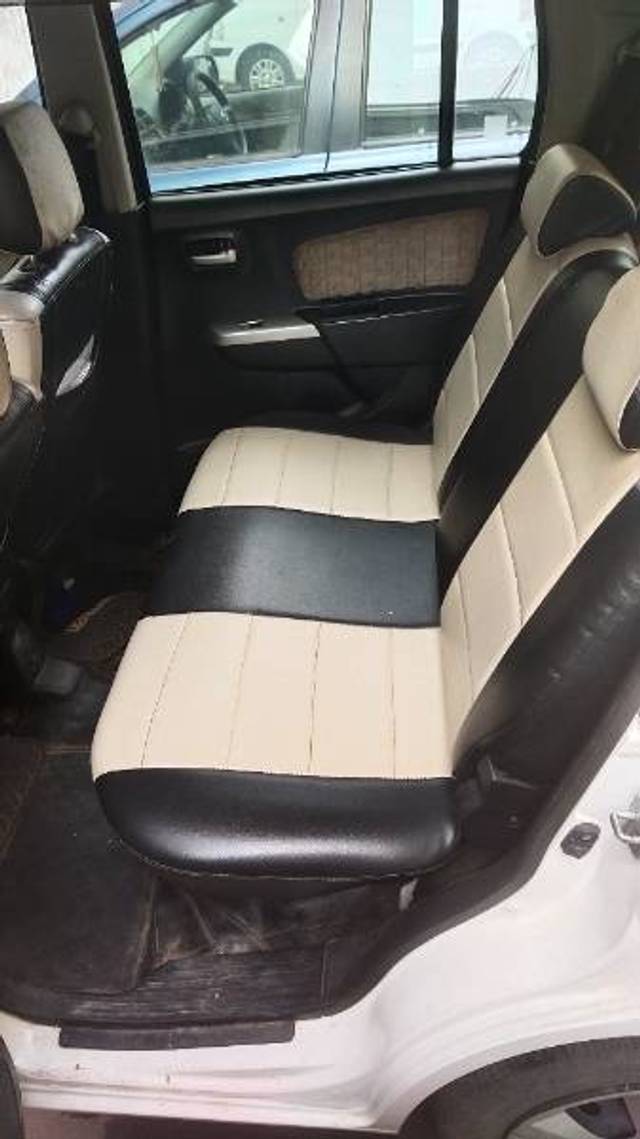 https://images10.gaadi.com/usedgaadi-sellcar/UsedCar/cb1e39a5-464d-40b0-9ca2-d8fd2e9e8dd3/85c3932e-9a68-4bec-9a50-e50ea31c2a6e.jpg?imwidth=6402