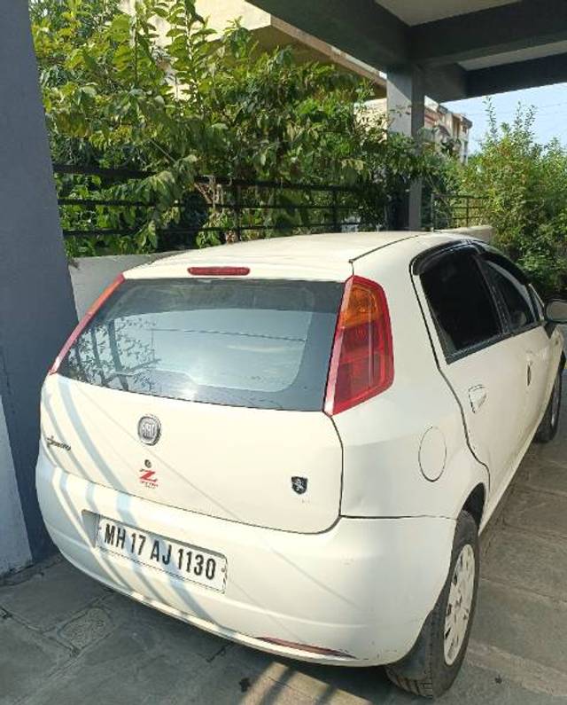 https://images10.gaadi.com/usedgaadi-sellcar/UsedCar/cb2e0bd0-9785-4368-846a-821680a3c518/851b5449-a453-4f84-a34b-cb83b2126907.jpg?imwidth=6401