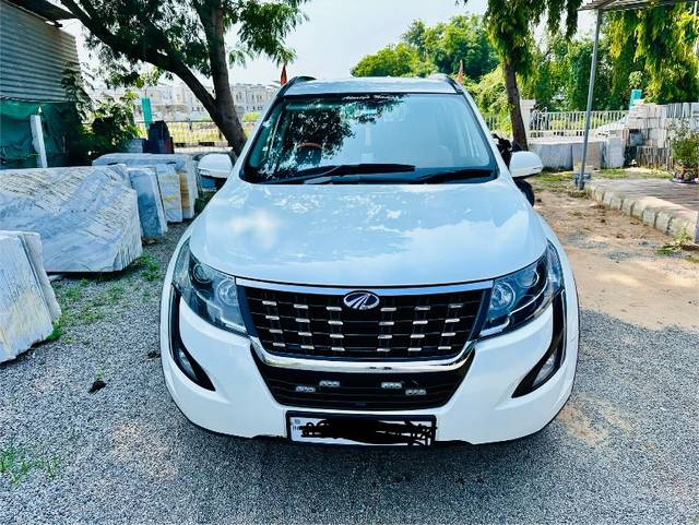 https://images10.gaadi.com/usedgaadi-sellcar/UsedCar/cb4ee533-c86d-4da1-a5be-c98102f56184/e948e6a0-fc97-4839-9100-9dda54fca33c.jpg?imwidth=6402