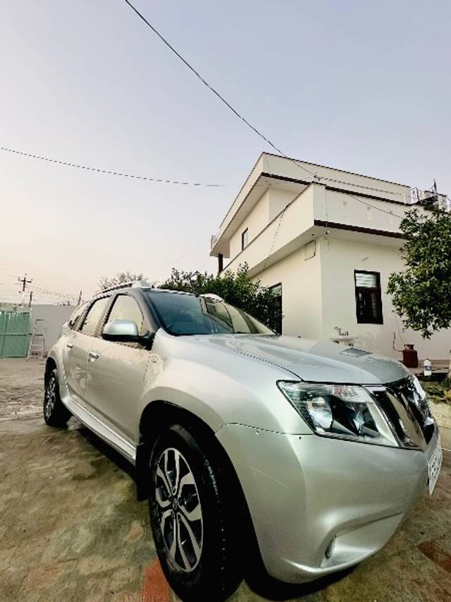 https://images10.gaadi.com/usedgaadi-sellcar/UsedCar/cb59ccac-2882-4bae-9fbc-98e1efc3a417/8c7efd63-223a-4a46-a493-7fe372646aa6.jpg?imwidth=6400